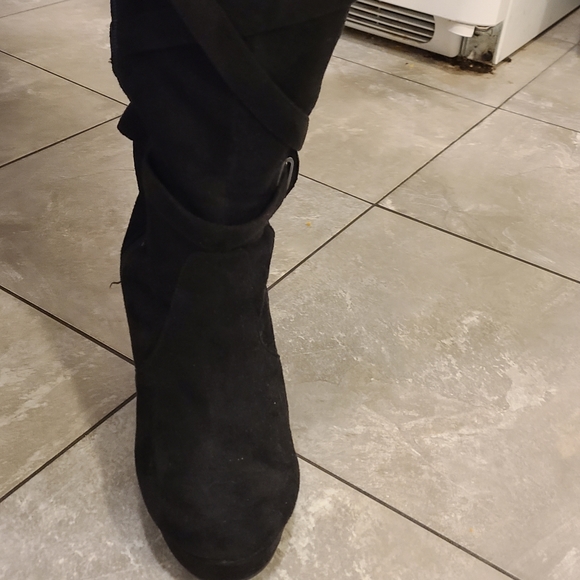 Boots - Picture 3 of 3